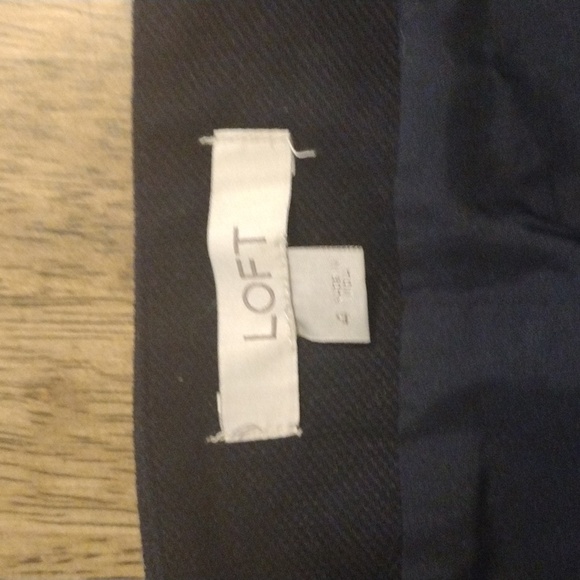 Loft Navy Blue Embroidered Floral Mini Skirt Size 4 - Picture 3 of 5